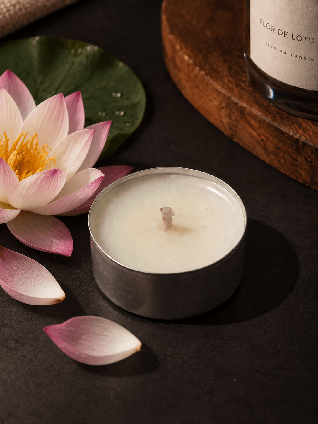 Vela de té aromática de flor de loto HEBRA Essence
